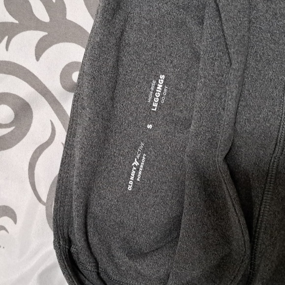 Old Navy Powersoft High Rise 7/8 Leggings - Picture 3 of 6